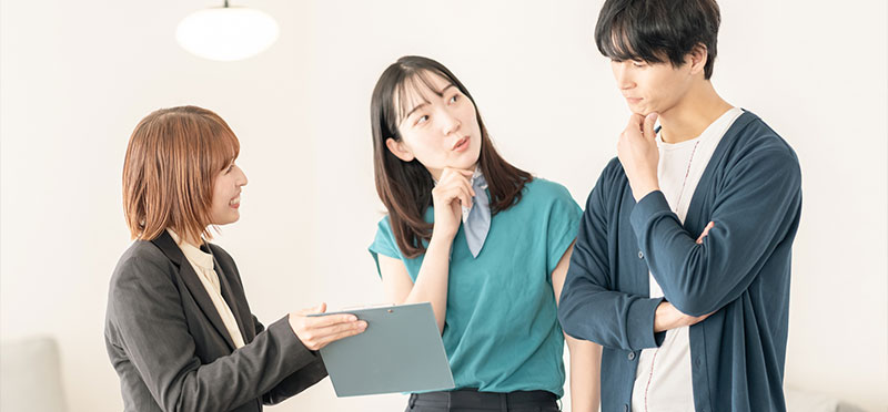 住宅　相談　カップル