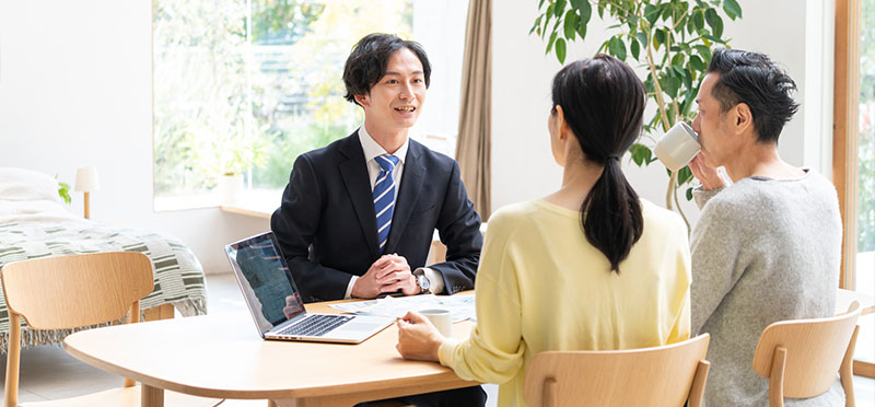 不動産　営業マン