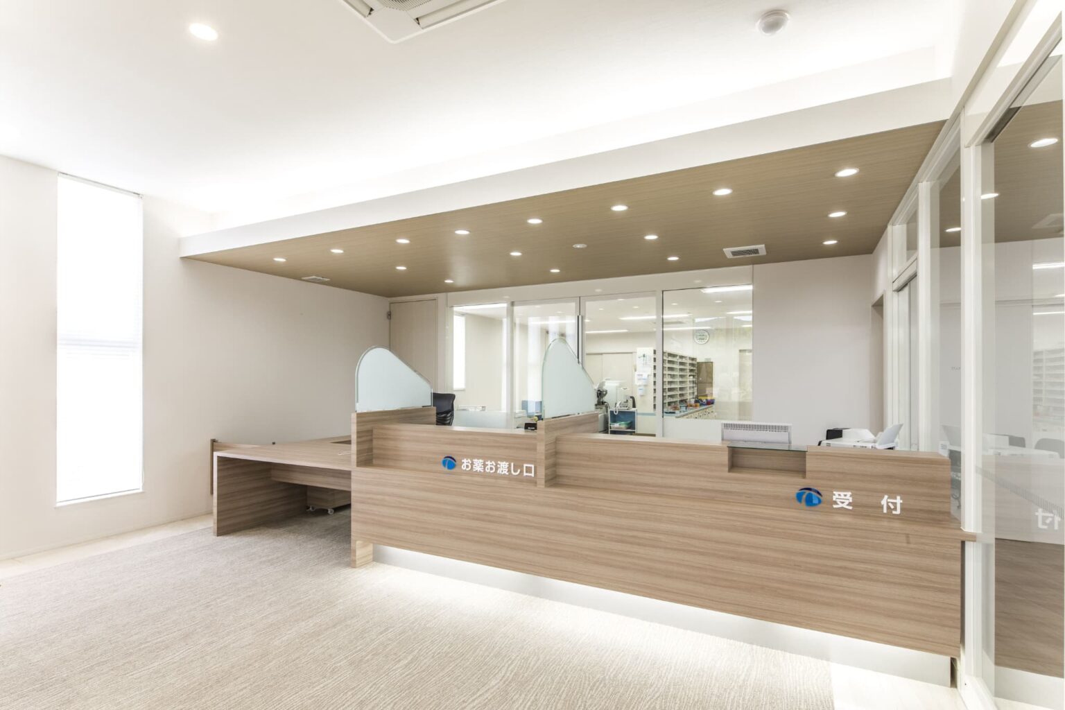 オフィスや店舗を格上げする受付カウンターデザイン|最新トレンドと実践方法 - カグポンメディア