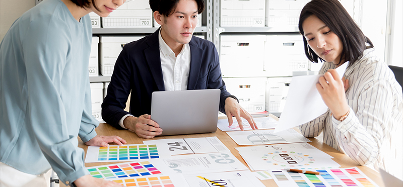 デザイナー　打ち合わせ