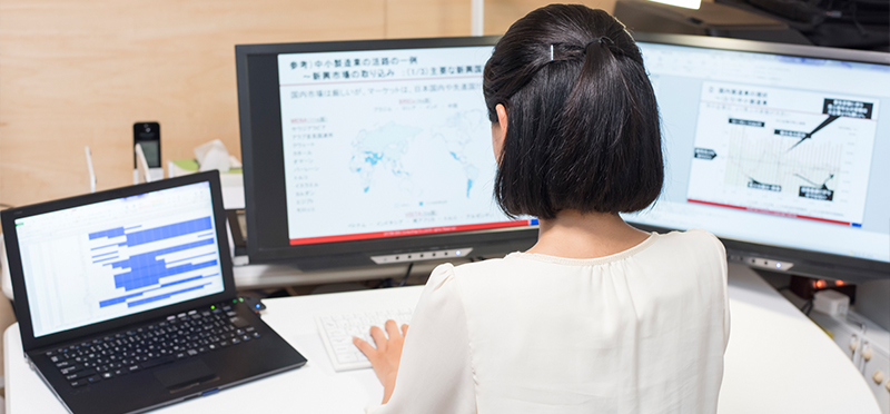PC　事務作業　女性