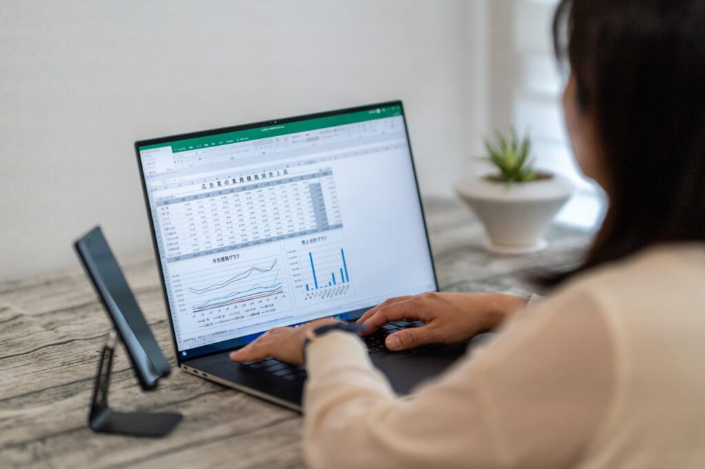 事務　経理　PC