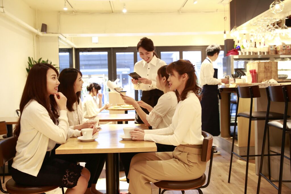 カフェ　客